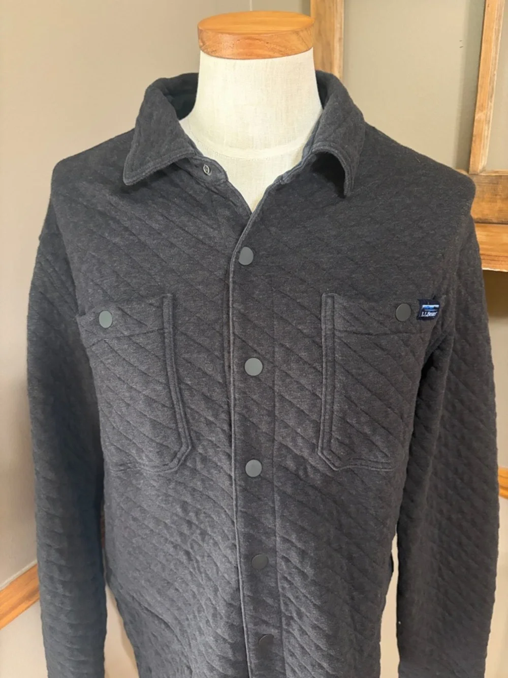 L.L Bean black quilted shirt snap jacket size medium